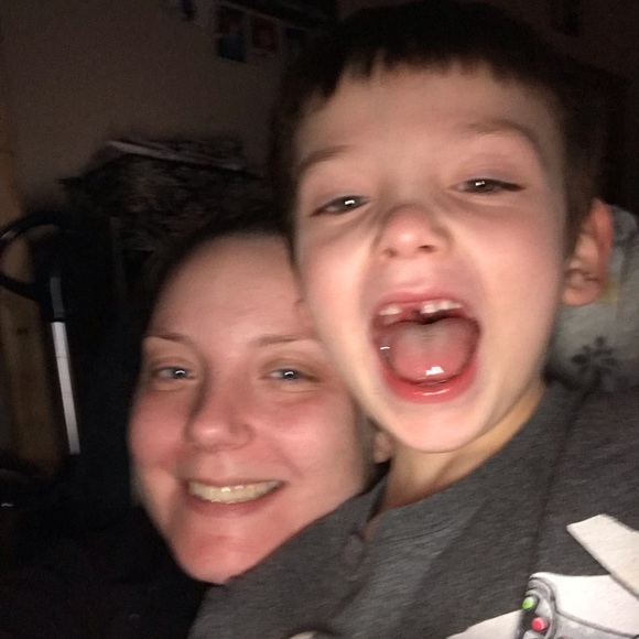 Meet your Posher, Danielle - Picture 2 of 5